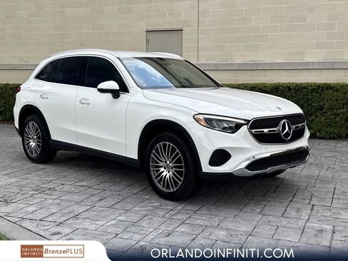 Used 2025 Mercedes-Benz GLC 300 image 1