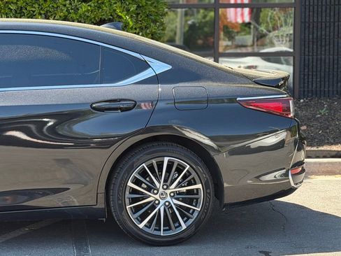 Used 2025 Lexus ES 300h w/ Premium Package image 11