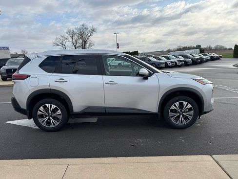 Used 2023 Nissan Rogue SV w/ SV Premium B Package AWD/4WD image 9