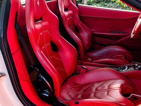 Used 2013 Ferrari 458 Spider image 5