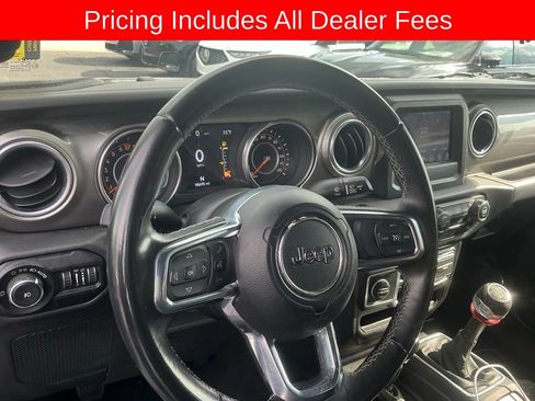 Used 2018 Jeep Wrangler Unlimited Sahara AWD/4WD image 12