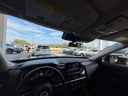 Used 2025 Nissan Pathfinder SV image 34