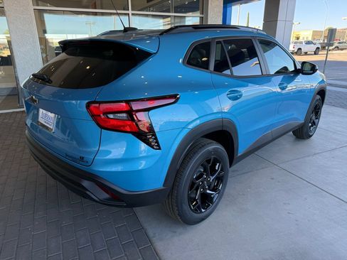 New 2026 Chevrolet Trax LT w/ Midnight Edition FWD image 5
