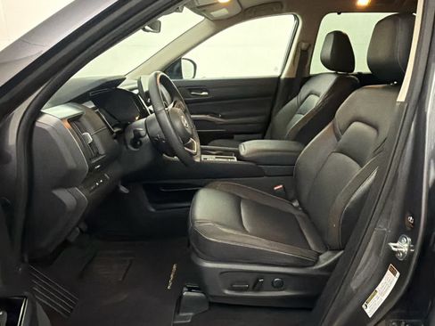 Certified 2024 Nissan Pathfinder SL w/ Black Appearance Package FWD image 14