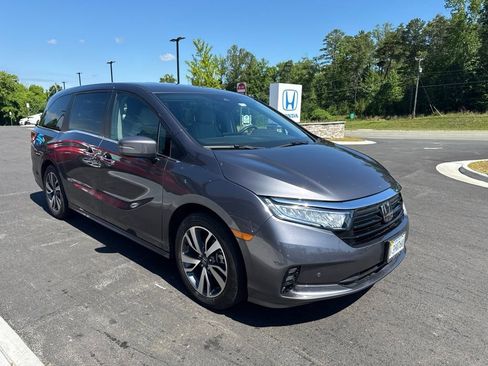 Used 2022 Honda Odyssey Touring image 2