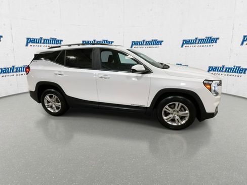 Used 2022 GMC Terrain SLE w/ Driver Convenience Package image 13