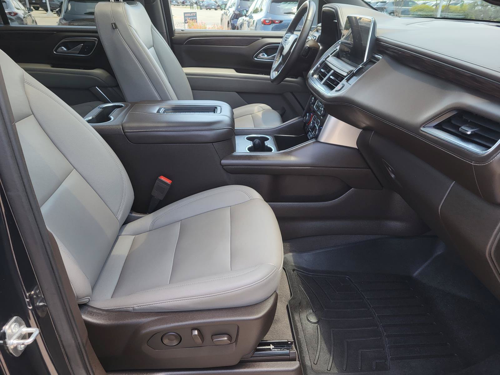 Used 2023 Chevrolet Tahoe Z71 w/ Z71 Off-Road Package AWD/4WD image 9