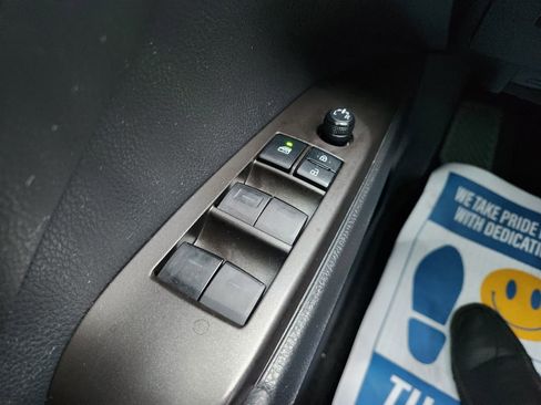 Used 2022 Toyota Camry LE image 21