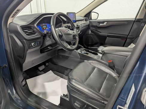 Used 2020 Ford Escape Titanium w/ Titanium Premium Package 2.0 AWD/4WD image 14