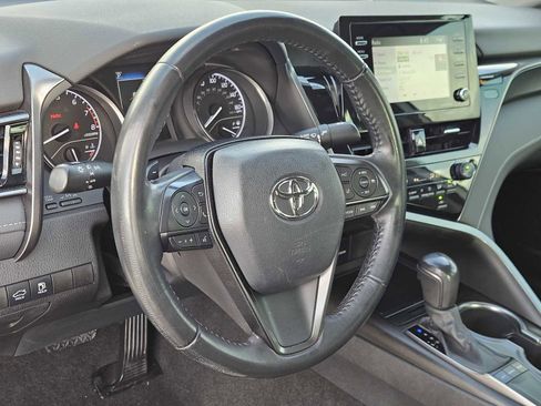 Used 2022 Toyota Camry SE image 2