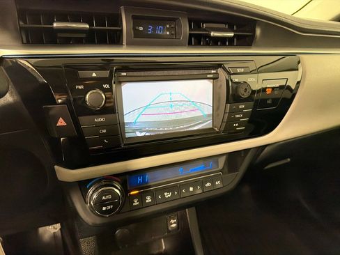 Used 2014 Toyota Corolla LE image 18