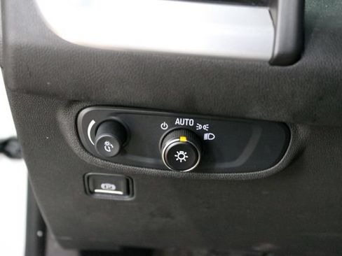 Used 2024 GMC Terrain SLE FWD image 14