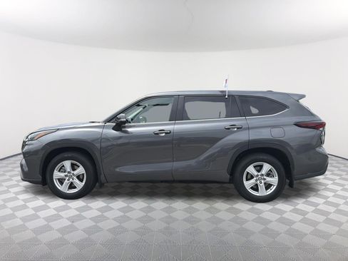Certified 2025 Toyota Highlander LE FWD image 13