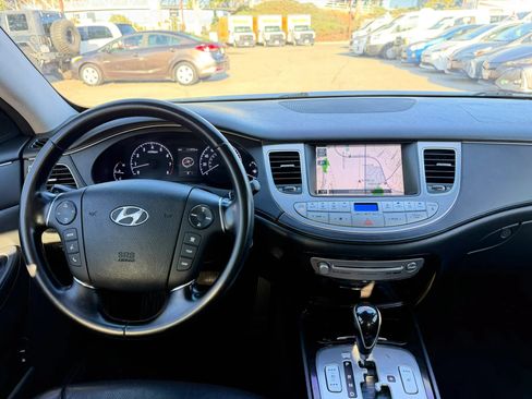 Used 2012 Hyundai Genesis 3.8 w/ Premium Pkg RWD image 17