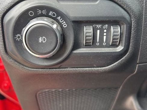 Used 2020 Jeep Wrangler Unlimited Sahara image 11