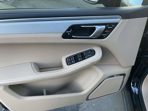 Used 2022 Porsche Macan S image 25