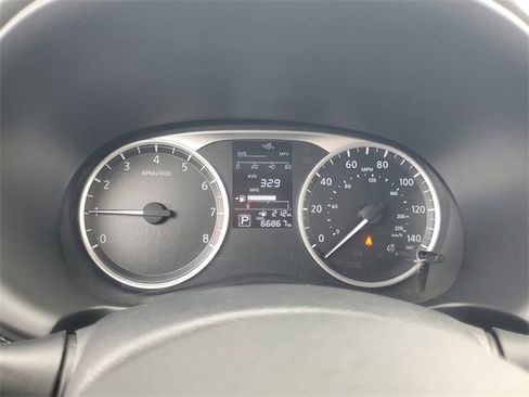 Used 2020 Nissan Kicks S image 18