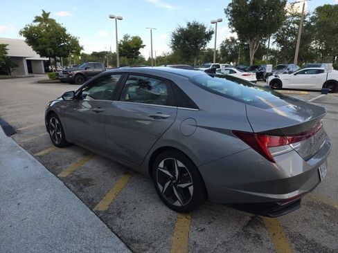 Used 2023 Hyundai Elantra Limited FWD image 5