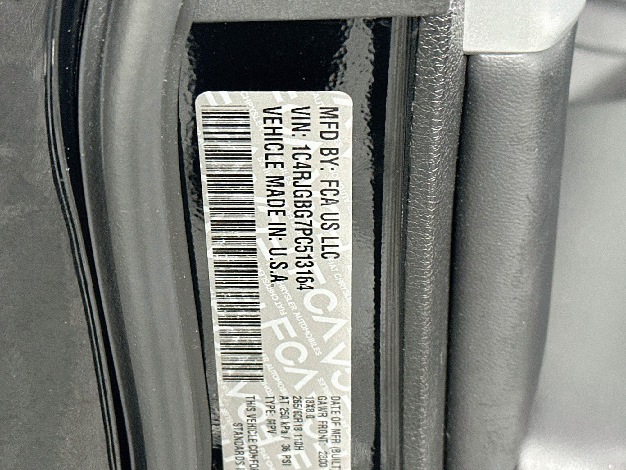 Used 2023 Jeep Grand Cherokee Limited RWD image 12