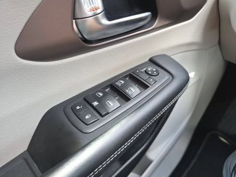 Used 2023 Chrysler Voyager LX FWD image 23