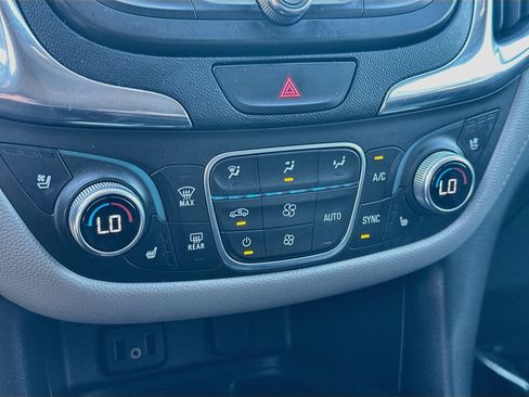 Used 2018 Chevrolet Equinox Premier AWD/4WD image 24