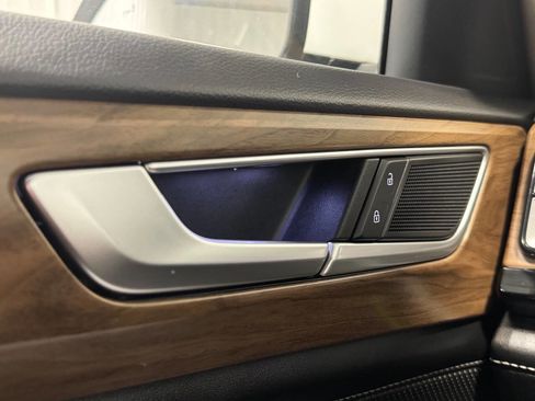 Used 2024 Volkswagen Atlas SE image 35