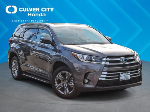 Used 2019 Toyota Highlander Limited Platinum image 1