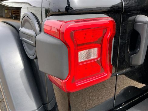 Used 2021 Jeep Wrangler Unlimited Rubicon AWD/4WD image 41