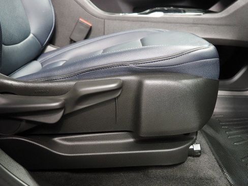 Used 2022 Chevrolet Bolt EUV LT w/ Convenience Package image 58