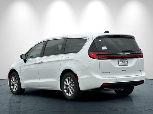 New 2026 Chrysler Pacifica Limited image 6