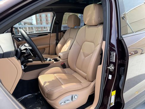 Used 2023 Porsche Macan S AWD/4WD image 5