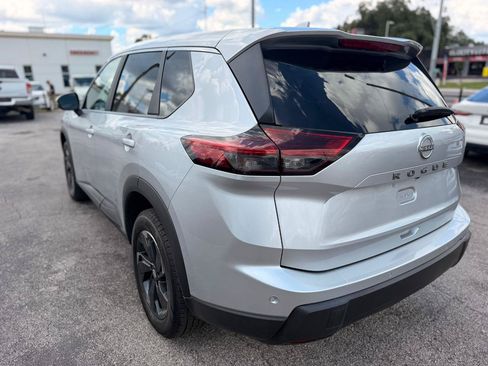 Used 2025 Nissan Rogue SV AWD/4WD image 10