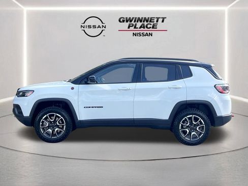 Used 2025 Jeep Compass Trailhawk AWD/4WD image 19