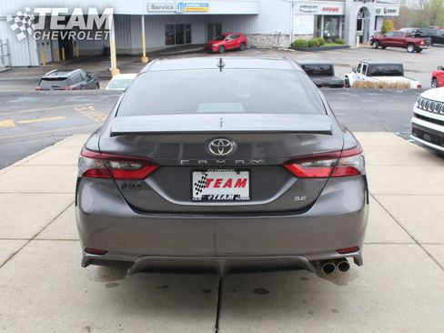Used 2024 Toyota Camry SE image 5