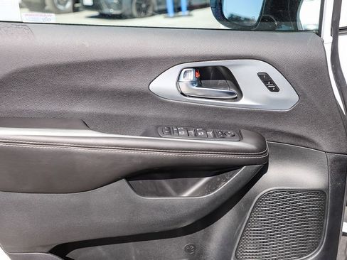 New 2026 Chrysler Pacifica Limited image 24