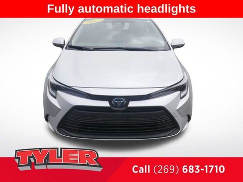 Used 2023 Toyota Corolla LE w/ LE Convenience Package FWD image 2