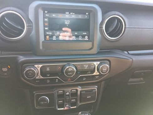 Used 2021 Jeep Wrangler Unlimited Sahara w/ LED Lighting Group AWD/4WD image 10