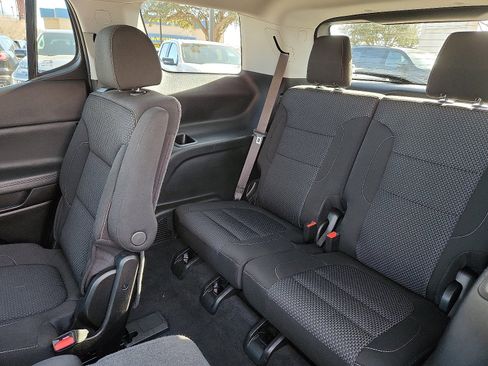 Used 2023 GMC Acadia SLE w/ Driver Convenience Package image 10