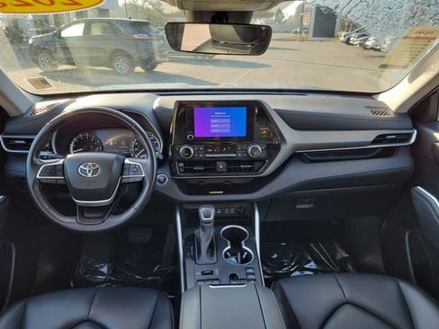 Used 2023 Toyota Highlander L image 28