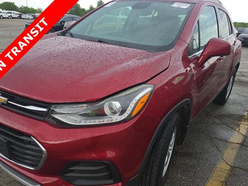 Used 2019 Chevrolet Trax LT w/ LT Convenience Package FWD image 1