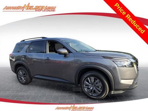 Used 2025 Nissan Pathfinder SV AWD/4WD image 1