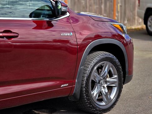 Used 2017 Toyota Highlander Limited Platinum AWD/4WD image 13