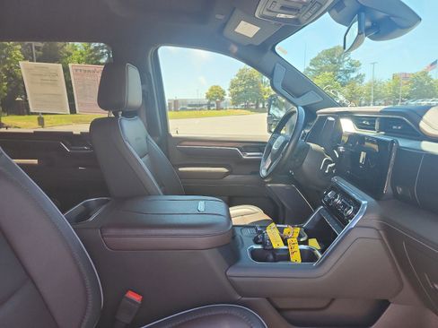 Certified 2024 GMC Sierra 3500 Denali AWD/4WD image 10