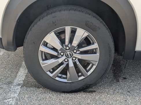 Used 2024 Nissan Pathfinder SV AWD/4WD image 36