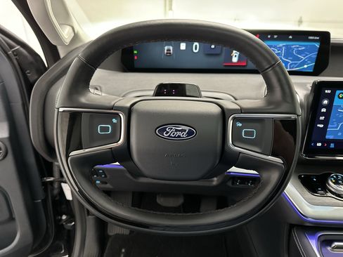 Used 2025 Ford Expedition Platinum AWD/4WD image 32