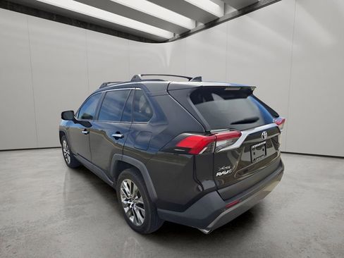 Used 2019 Toyota RAV4 Limited image 3