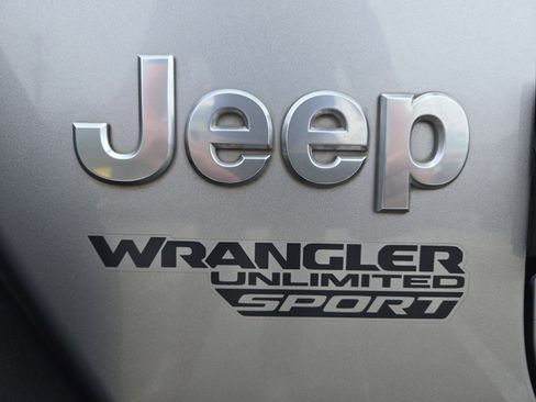 Used 2018 Jeep Wrangler Unlimited Sport AWD/4WD image 11