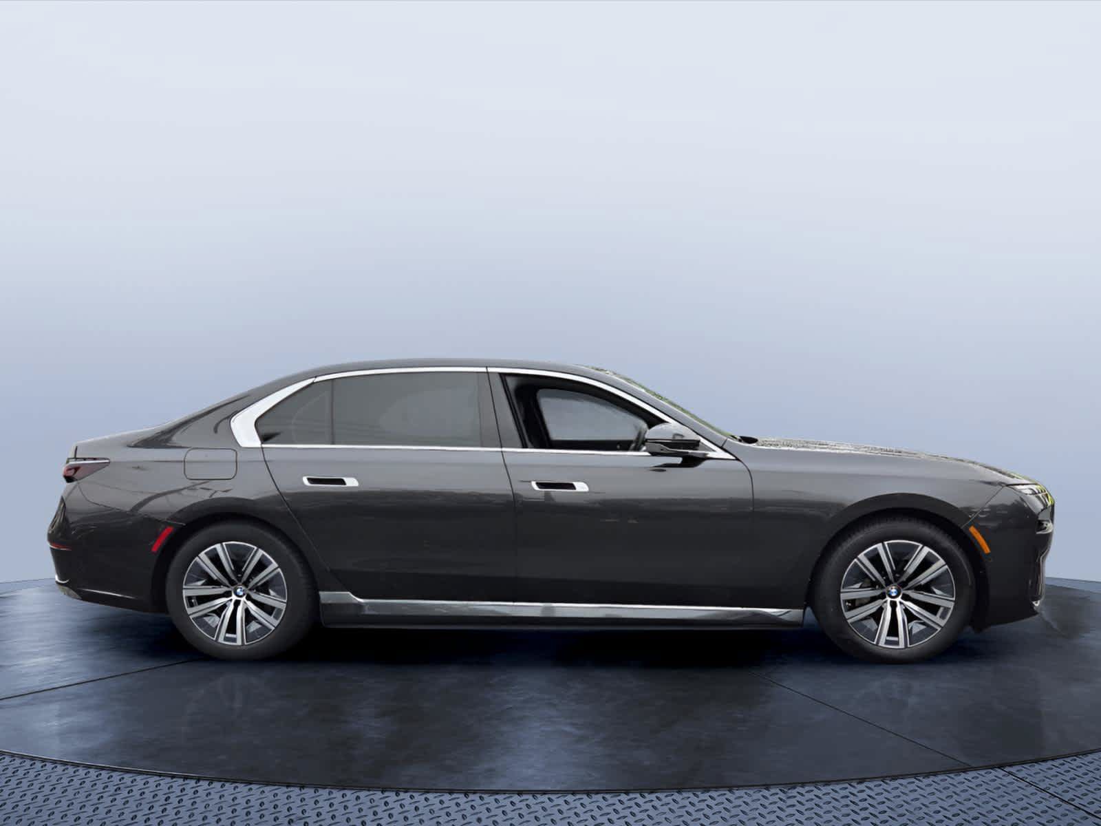 Used 2024 BMW i7 eDrive50 w/ Premium Package RWD image 2