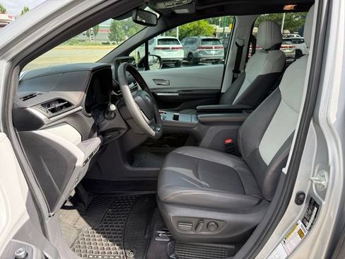 Used 2024 Toyota Sienna XSE FWD image 12