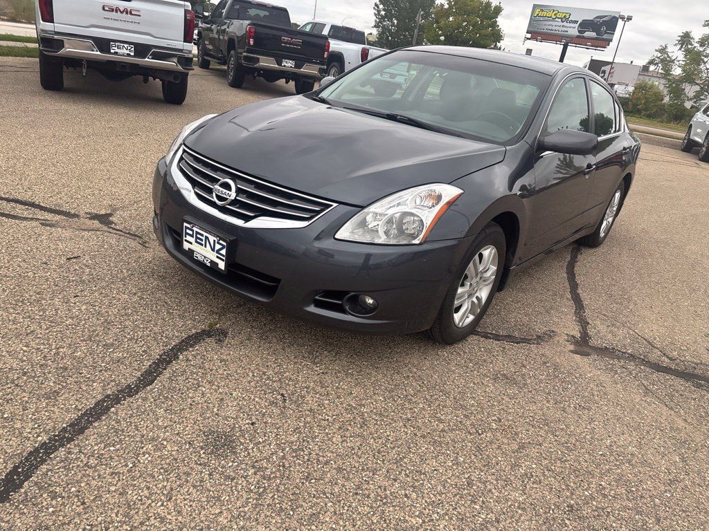 Used 2011 Nissan Altima 2.5 S w/ Convenience Pkg FWD image 2